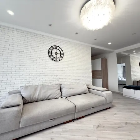 бригадная 4 Apartment *
